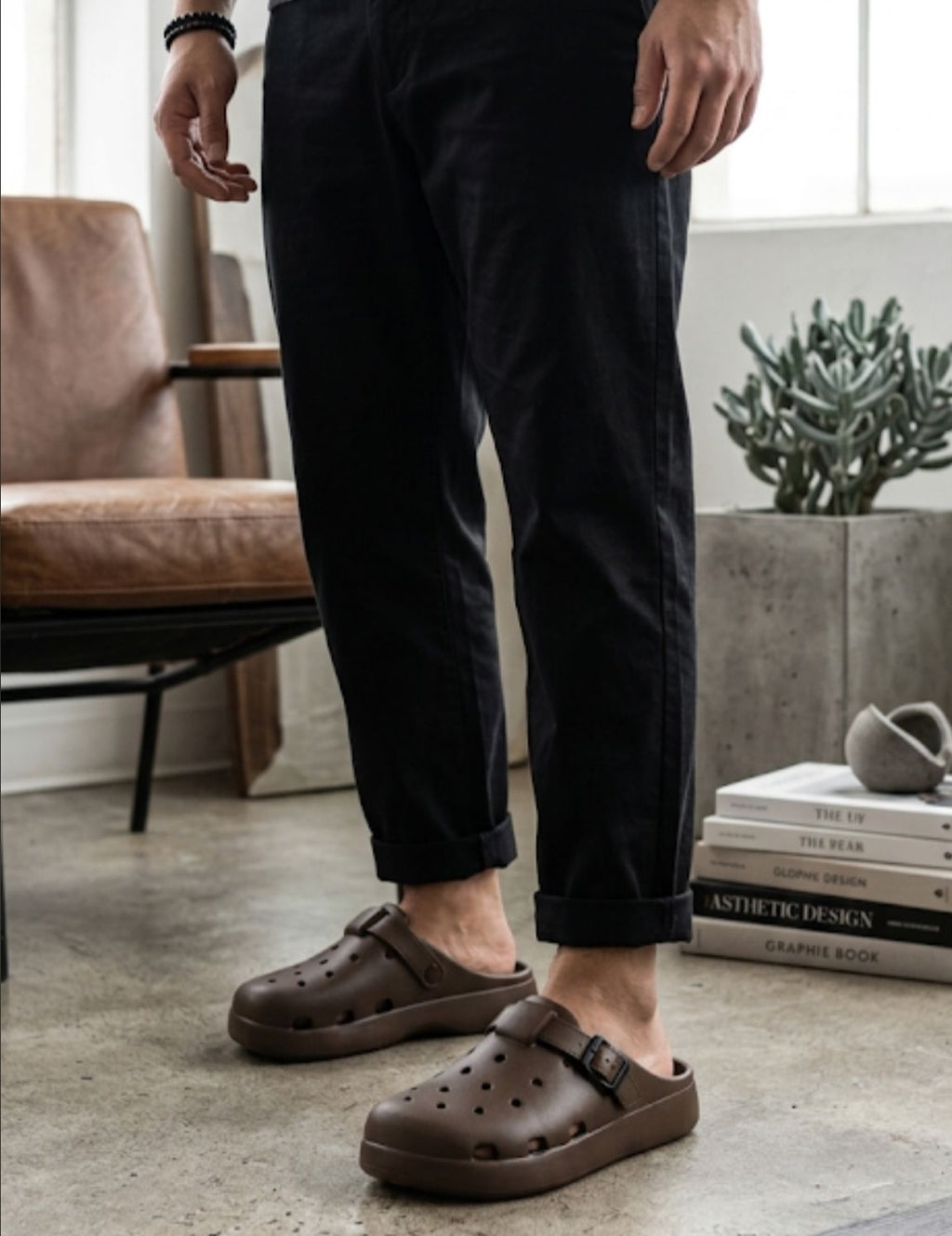 TRENDING CLOGS