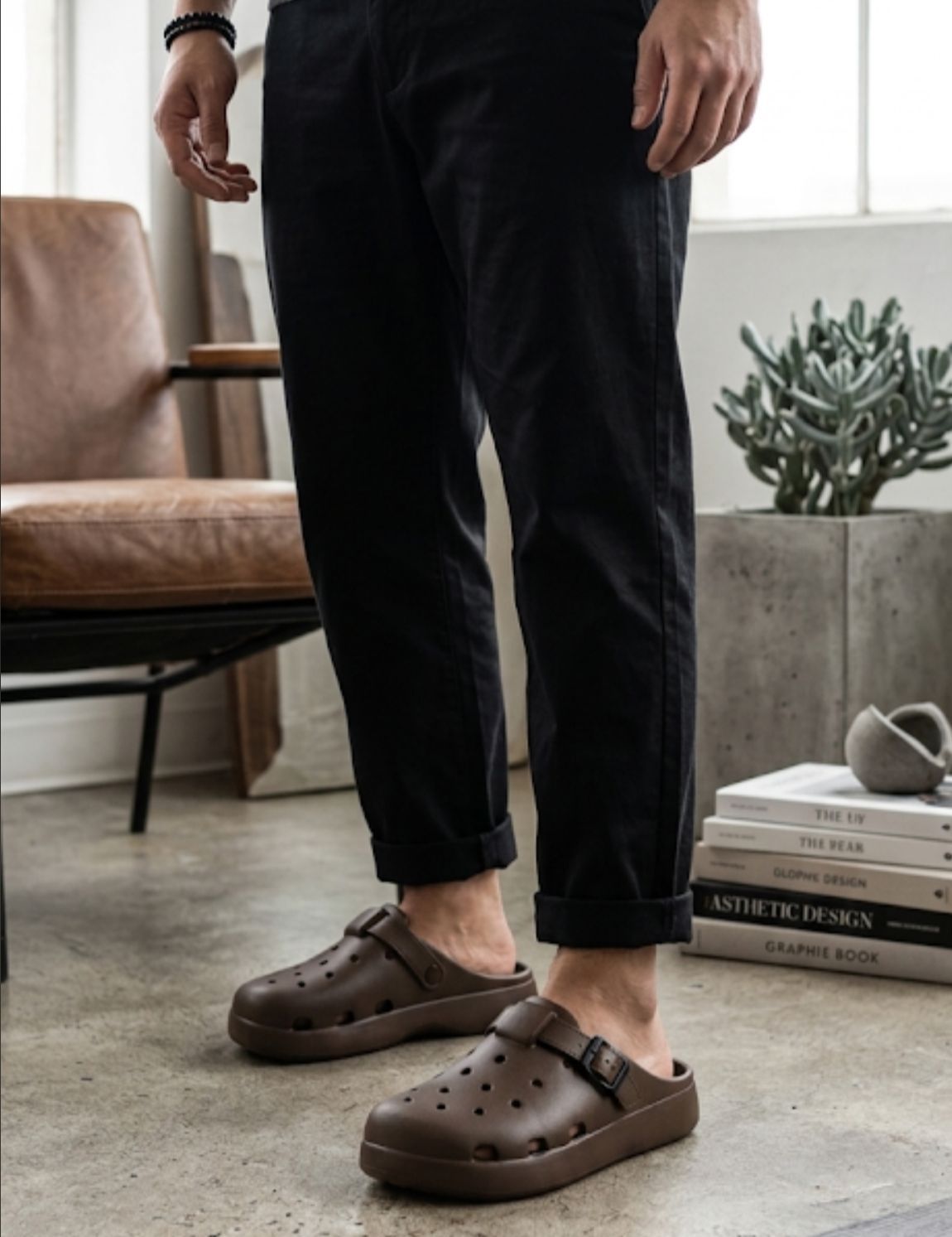 TRENDING CLOGS