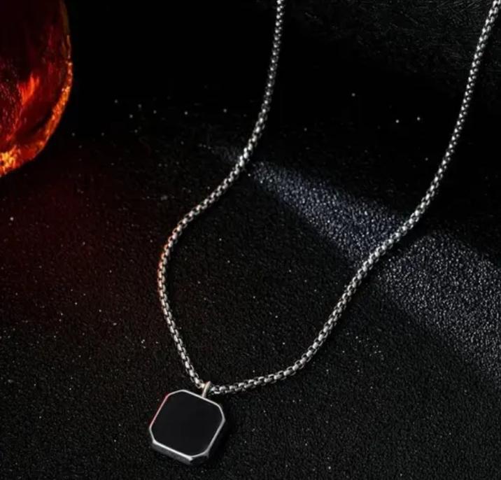PENDANT WITH CHAIN