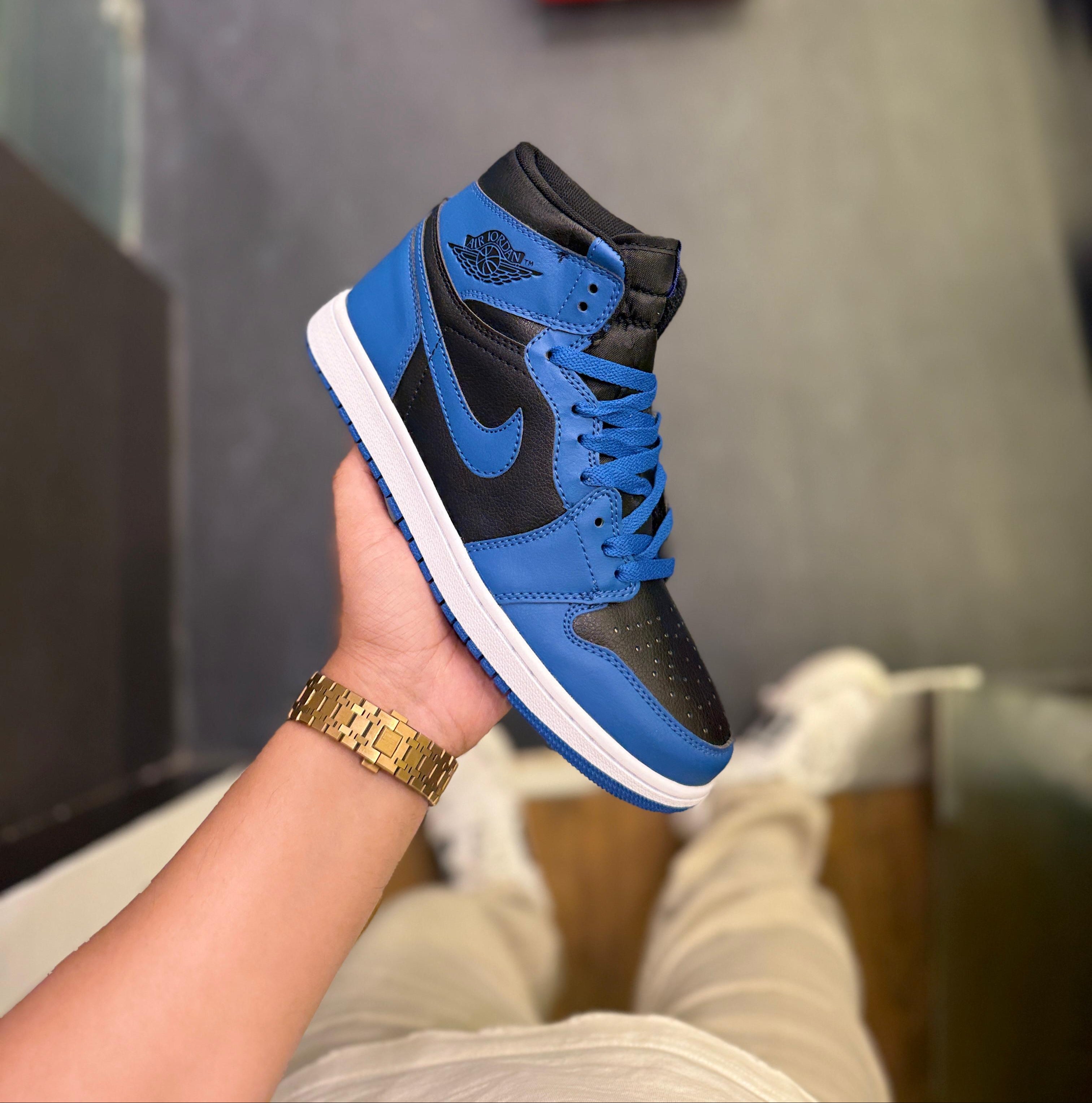 AIR JORDANS RETRO 1 MID MARINA BLUE