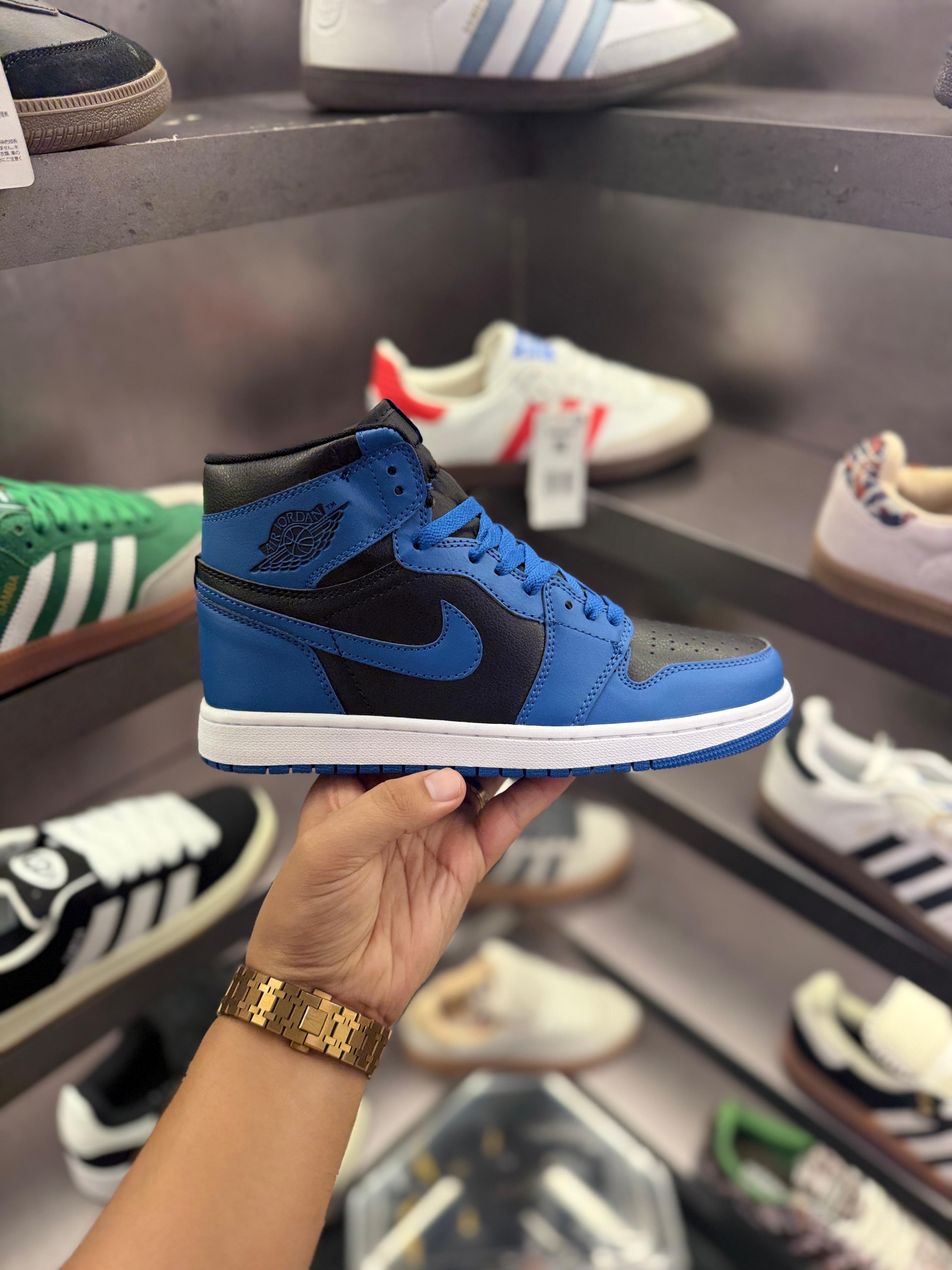 AIR JORDANS RETRO 1 MID MARINA BLUE