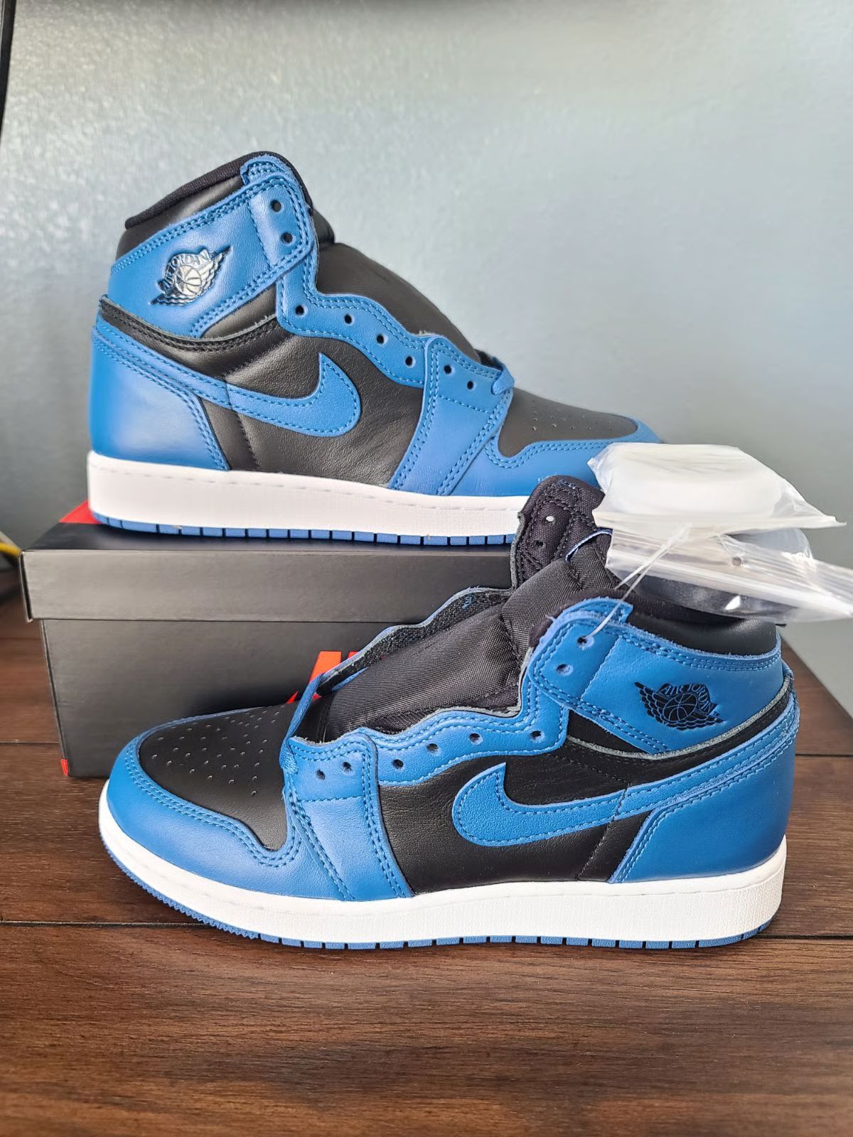 AIR JORDANS RETRO 1 MID MARINA BLUE