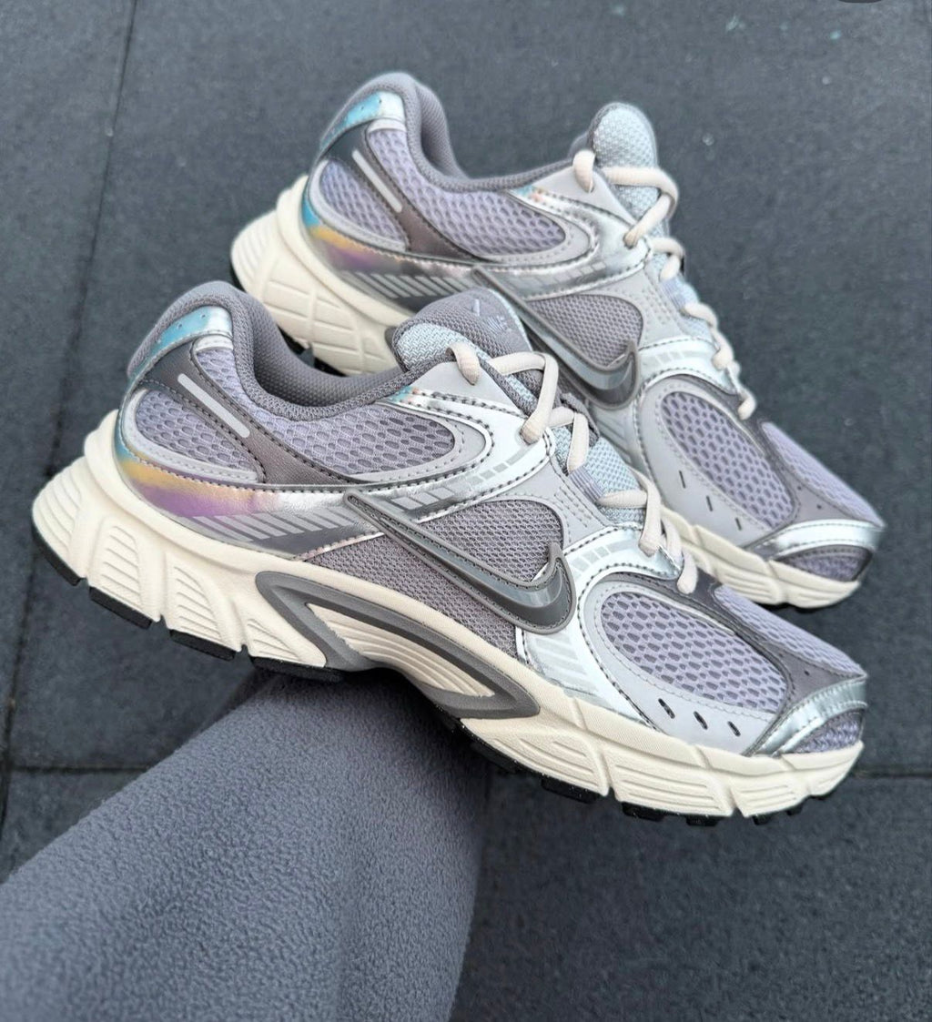 NIKE VOMERO 5 RUNNER GREEN