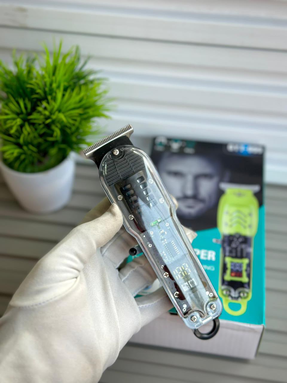 TRANSPARENT TRIMMER