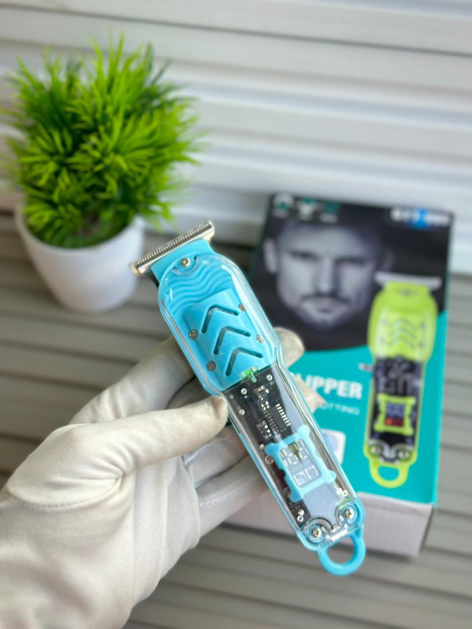 TRANSPARENT TRIMMER