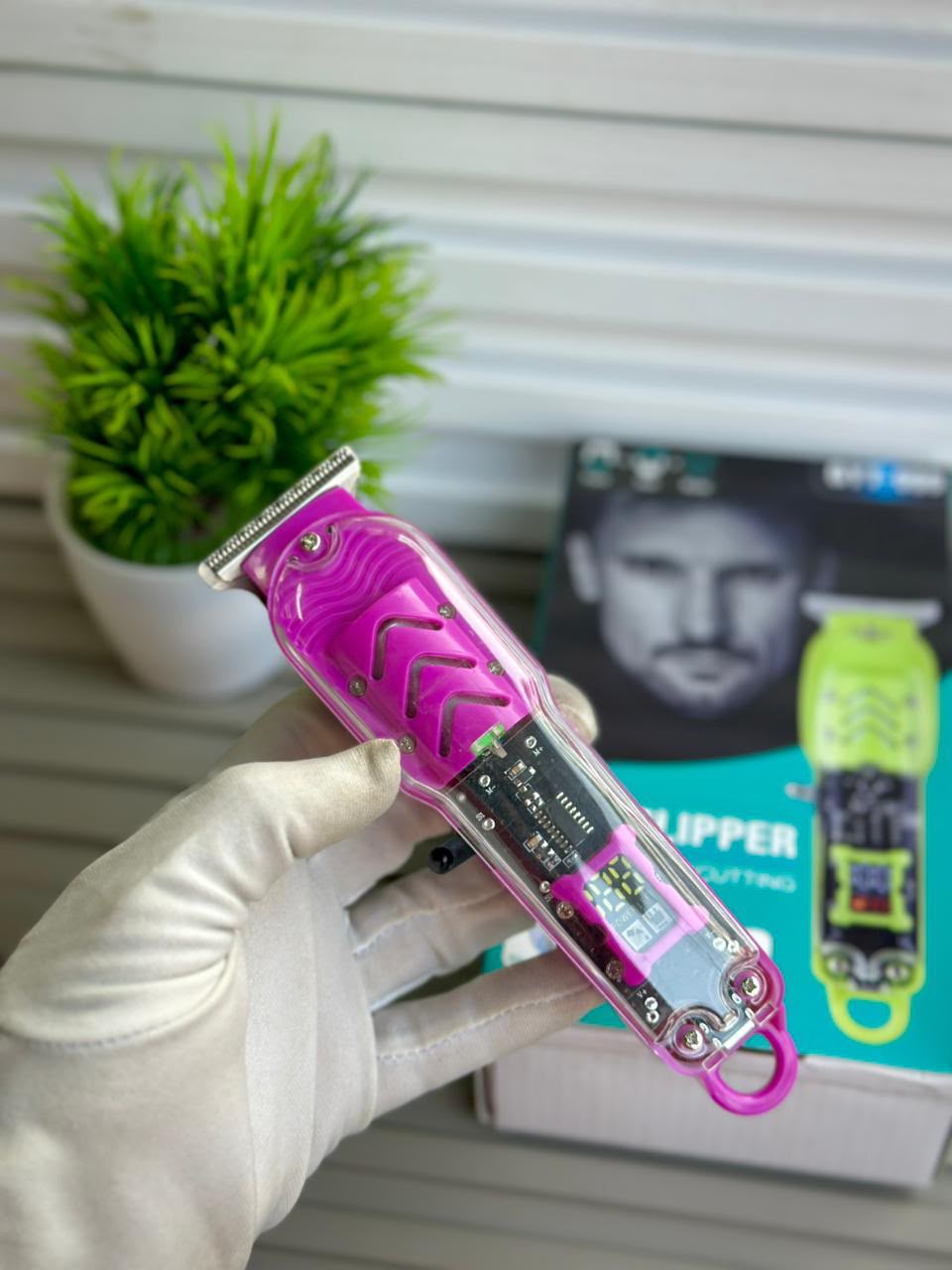 TRANSPARENT TRIMMER